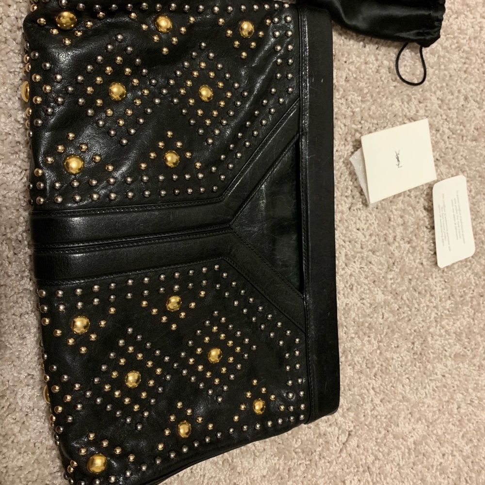 yves saint laurent clutch in GREAT CONDITION